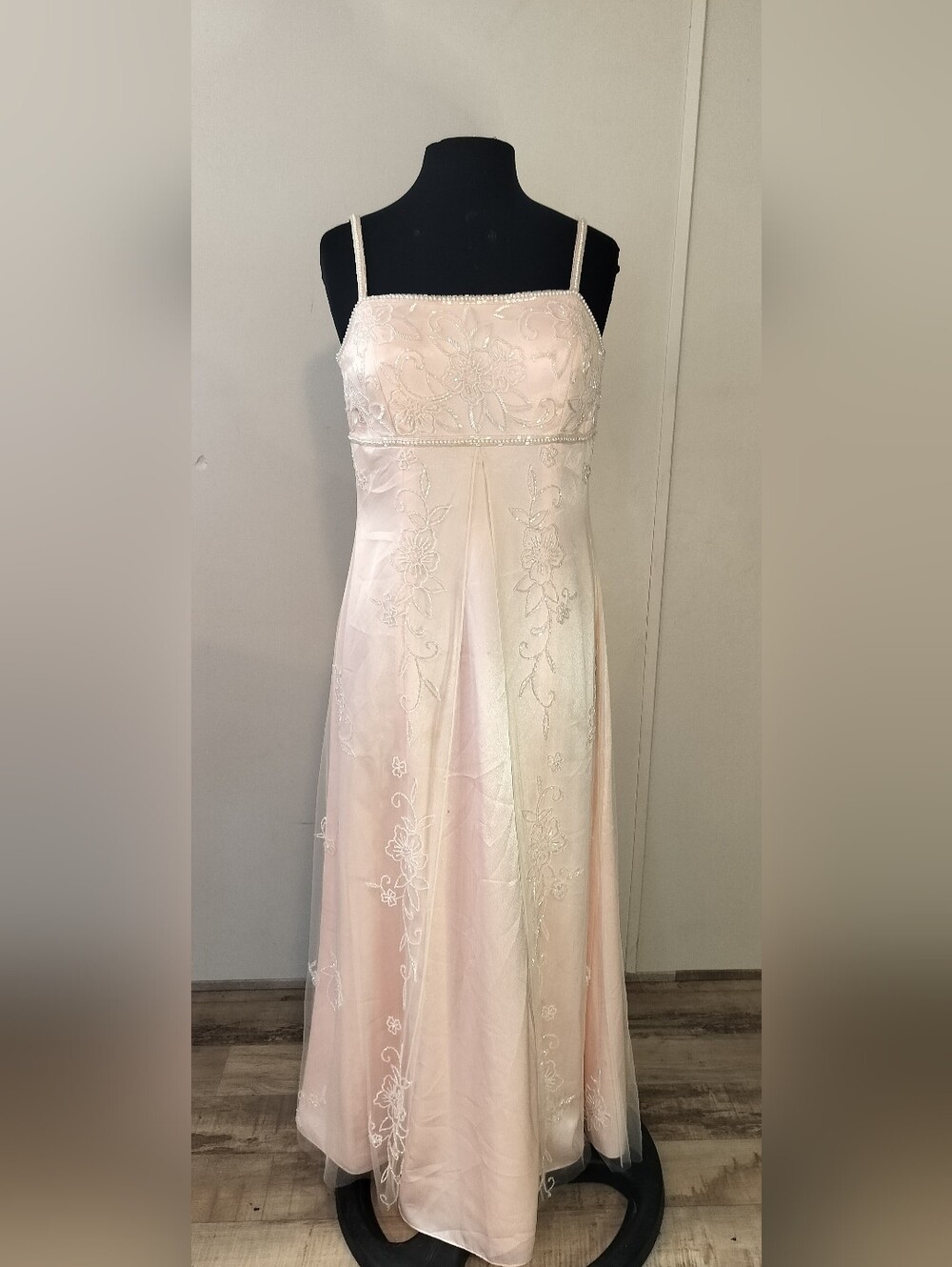 Elegant Pink Spaghetti-Strap Evening Dress